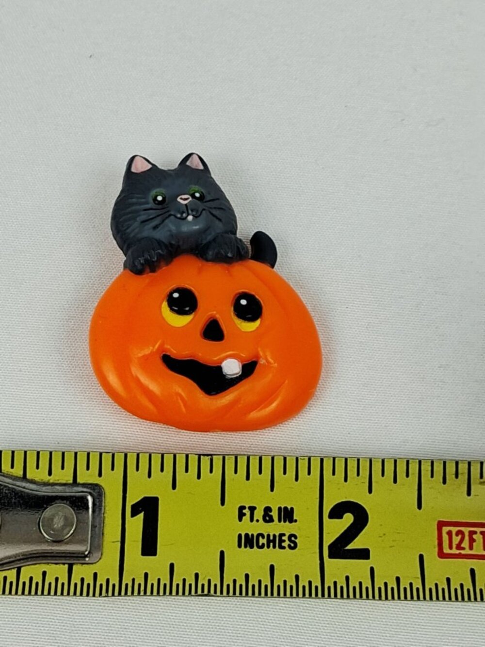 Vintage Black Cat On Pumpkin Halloween Pin By Russ 1980's - Picture 3 of 4